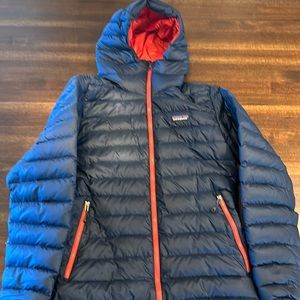 Patagonia Down Sweater Hoody Jacket. Navy blue exterior / red inner lining.